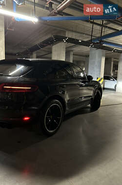 Внедорожник / Кроссовер Porsche Macan 2015 в 
