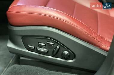 Внедорожник / Кроссовер Porsche Macan 2024 в 