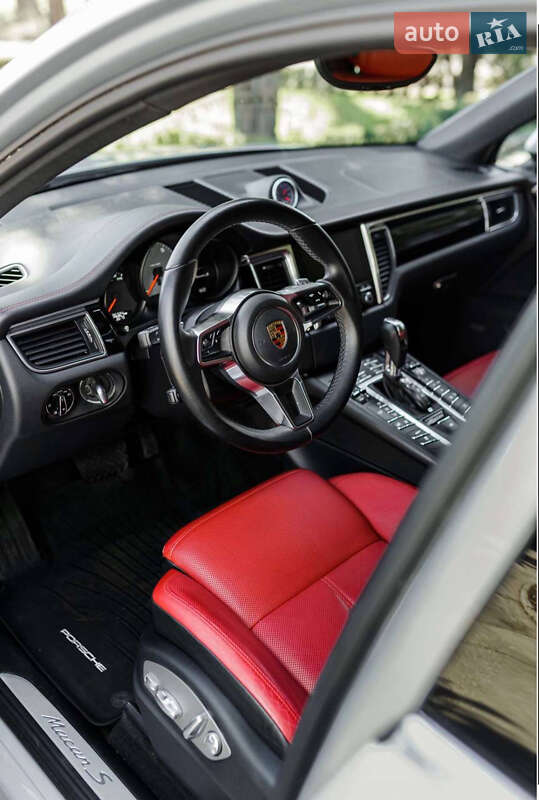 Внедорожник / Кроссовер Porsche Macan 2017 в Киеве