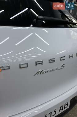 Внедорожник / Кроссовер Porsche Macan 2016 в 