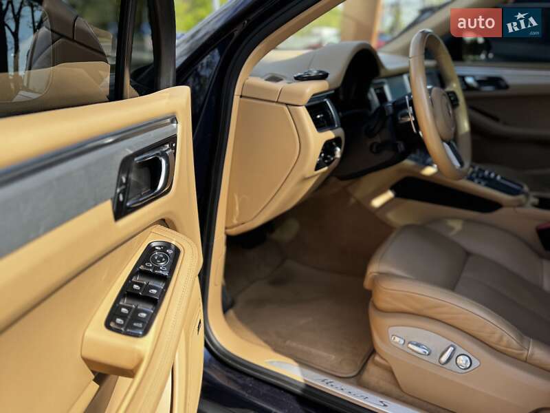 Внедорожник / Кроссовер Porsche Macan 2016 в Ирпене