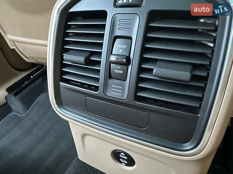 Внедорожник / Кроссовер Porsche Macan 2023 в Киеве