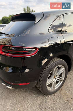 Внедорожник / Кроссовер Porsche Macan 2015 в 