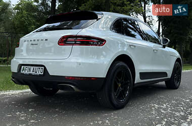 Позашляховик / Кросовер Porsche Macan 2016 в 