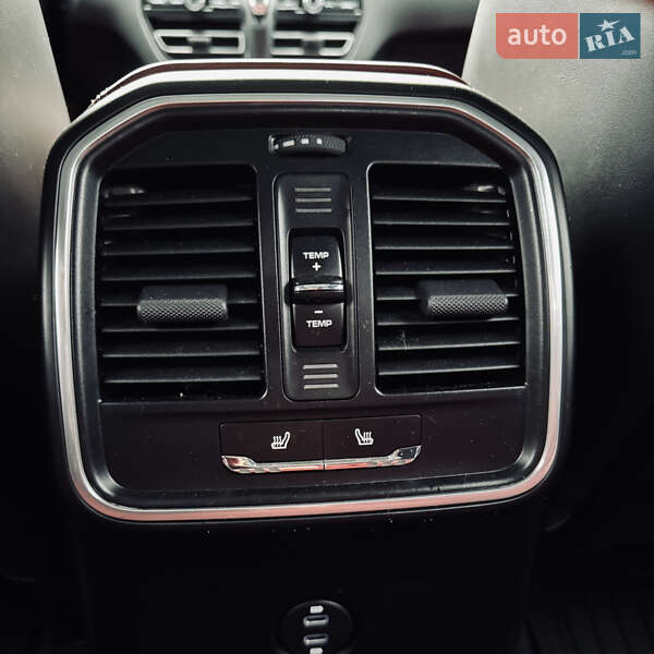 Внедорожник / Кроссовер Porsche Macan 2020 в Киеве