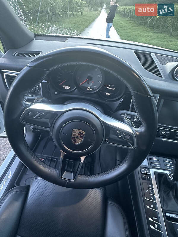 Внедорожник / Кроссовер Porsche Macan 2015 в Киеве