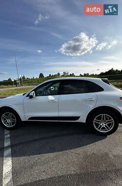 Внедорожник / Кроссовер Porsche Macan 2018 в 