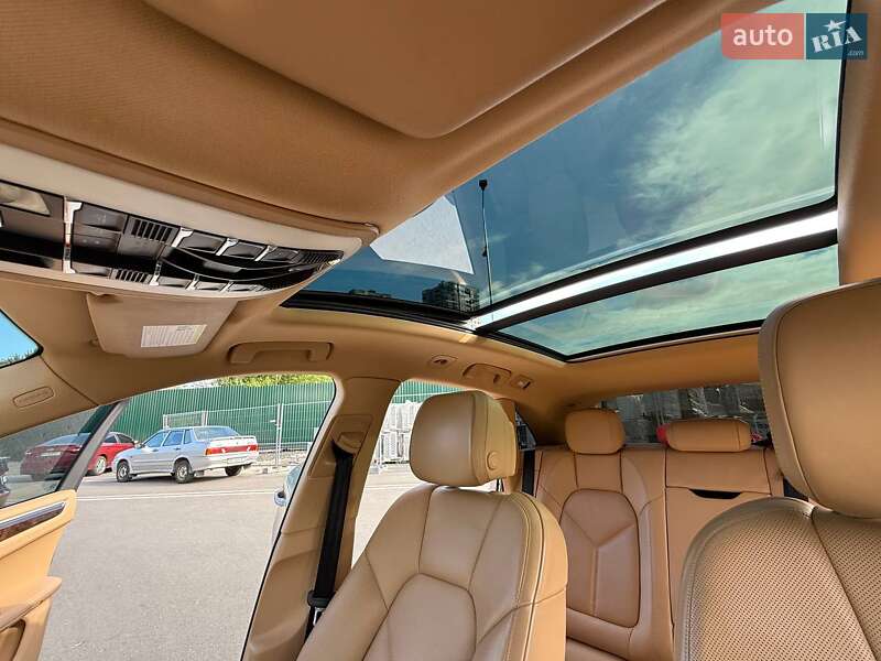 Внедорожник / Кроссовер Porsche Macan 2014 в Киеве