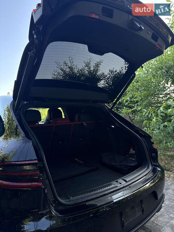 Позашляховик / Кросовер Porsche Macan 2015 в Івано-Франківську