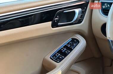 Внедорожник / Кроссовер Porsche Macan 2015 в 