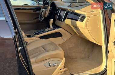 Внедорожник / Кроссовер Porsche Macan 2015 в 