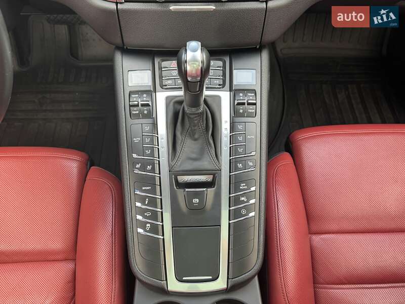 Внедорожник / Кроссовер Porsche Macan 2015 в Киеве