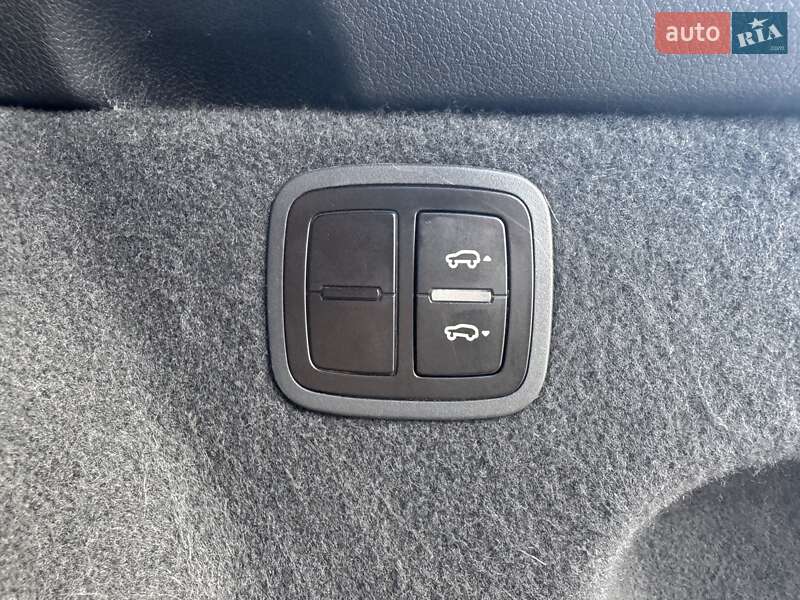 Внедорожник / Кроссовер Porsche Macan 2015 в Киеве