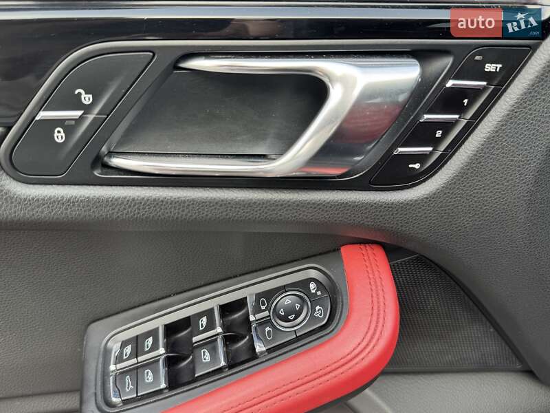 Внедорожник / Кроссовер Porsche Macan 2015 в Киеве