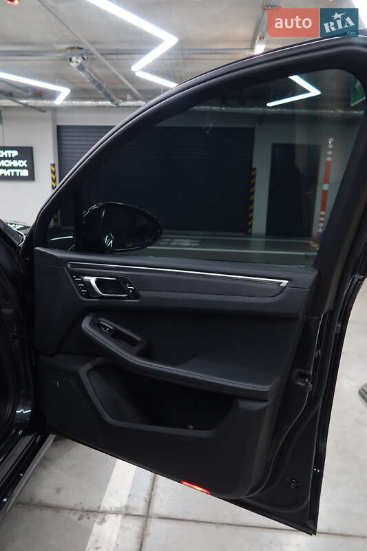 Внедорожник / Кроссовер Porsche Macan 2021 в Киеве