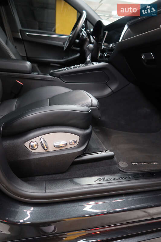 Внедорожник / Кроссовер Porsche Macan 2021 в Киеве