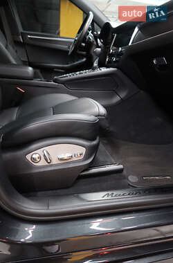 Внедорожник / Кроссовер Porsche Macan 2021 в 