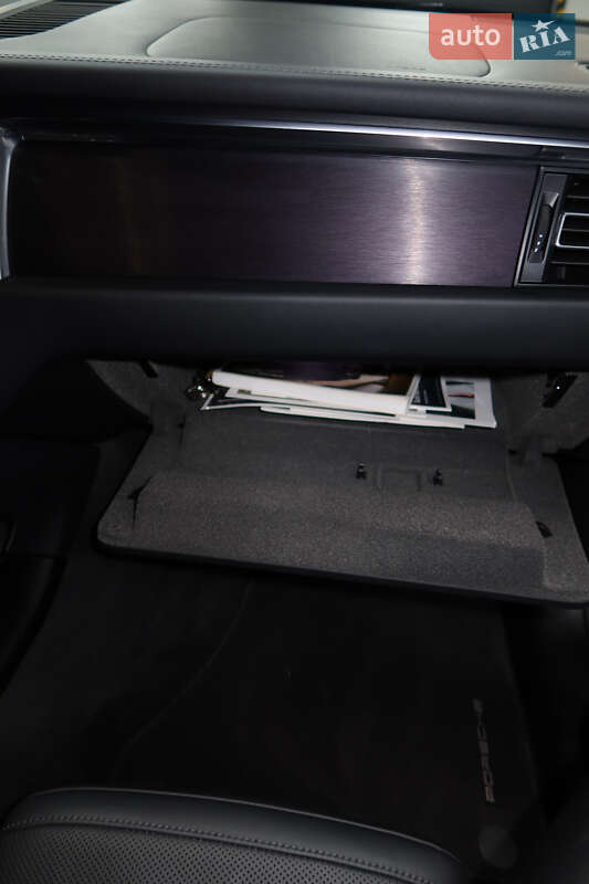 Внедорожник / Кроссовер Porsche Macan 2021 в Киеве