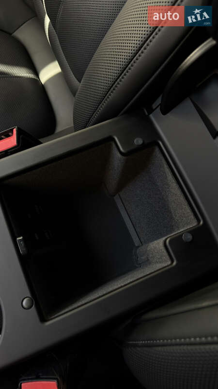 Внедорожник / Кроссовер Porsche Macan 2021 в Киеве