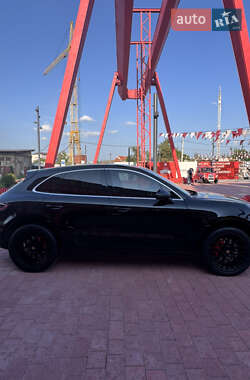 Позашляховик / Кросовер Porsche Macan 2014 в 