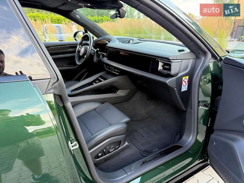 Внедорожник / Кроссовер Porsche Macan 2024 в Ровно