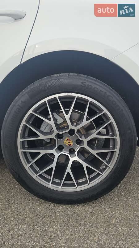 Внедорожник / Кроссовер Porsche Macan 2018 в Киеве