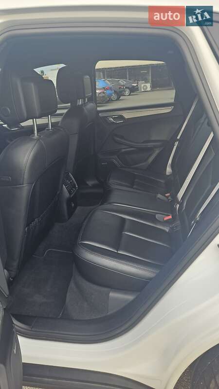 Внедорожник / Кроссовер Porsche Macan 2018 в Киеве