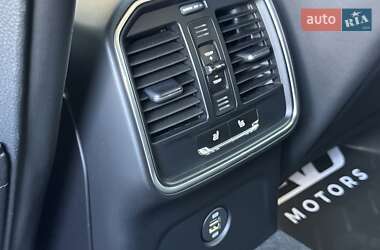 Внедорожник / Кроссовер Porsche Macan 2017 в 