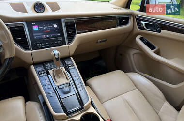 Внедорожник / Кроссовер Porsche Macan 2016 в 