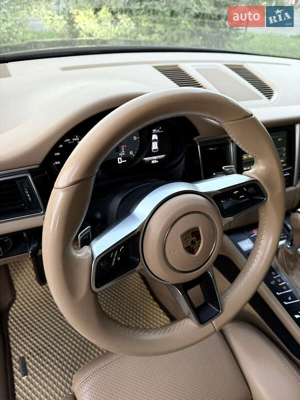 Внедорожник / Кроссовер Porsche Macan 2015 в Киеве