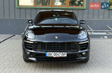Внедорожник / Кроссовер Porsche Macan 2016 в 