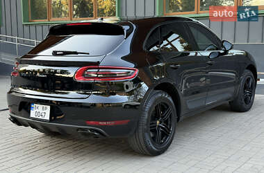 Внедорожник / Кроссовер Porsche Macan 2016 в 