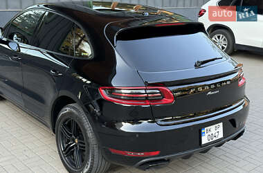 Внедорожник / Кроссовер Porsche Macan 2016 в 