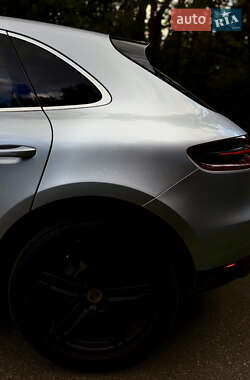 Внедорожник / Кроссовер Porsche Macan 2015 в 