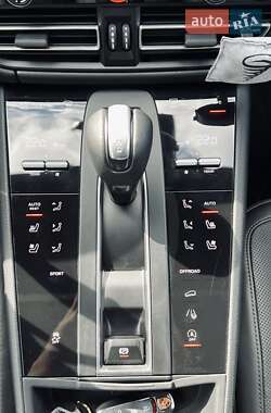 Внедорожник / Кроссовер Porsche Macan 2024 в 