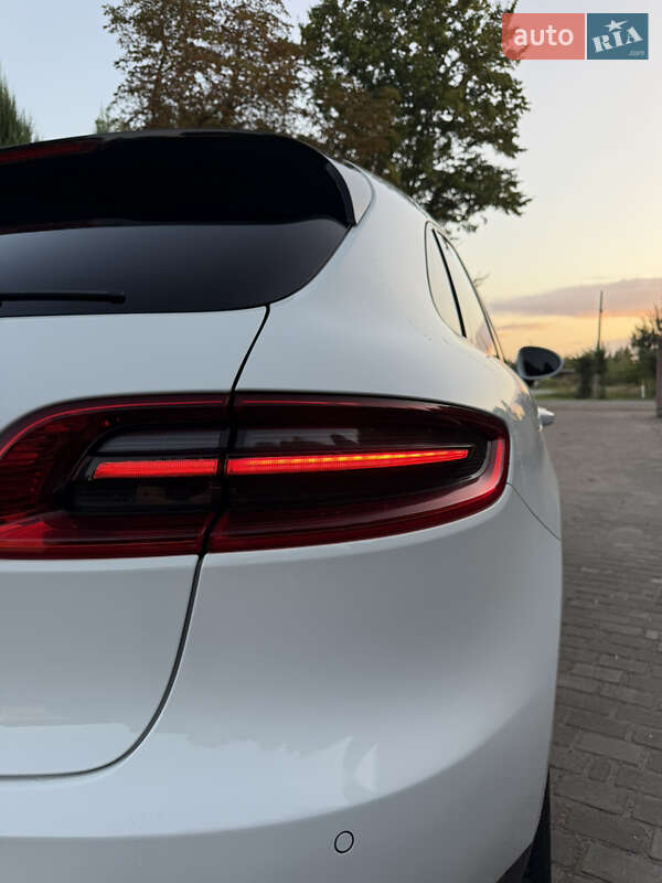 Внедорожник / Кроссовер Porsche Macan 2016 в Киеве