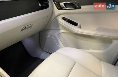 Внедорожник / Кроссовер Porsche Macan 2020 в 