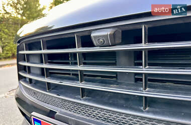 Внедорожник / Кроссовер Porsche Macan 2020 в 