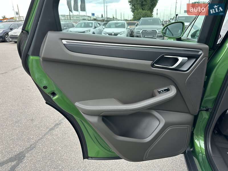 Внедорожник / Кроссовер Porsche Macan 2021 в Киеве