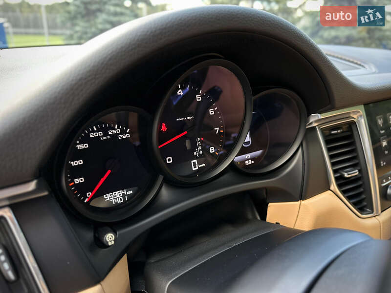 Внедорожник / Кроссовер Porsche Macan 2017 в Киеве