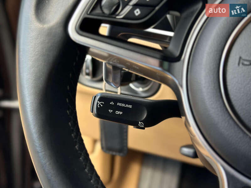 Внедорожник / Кроссовер Porsche Macan 2017 в Киеве