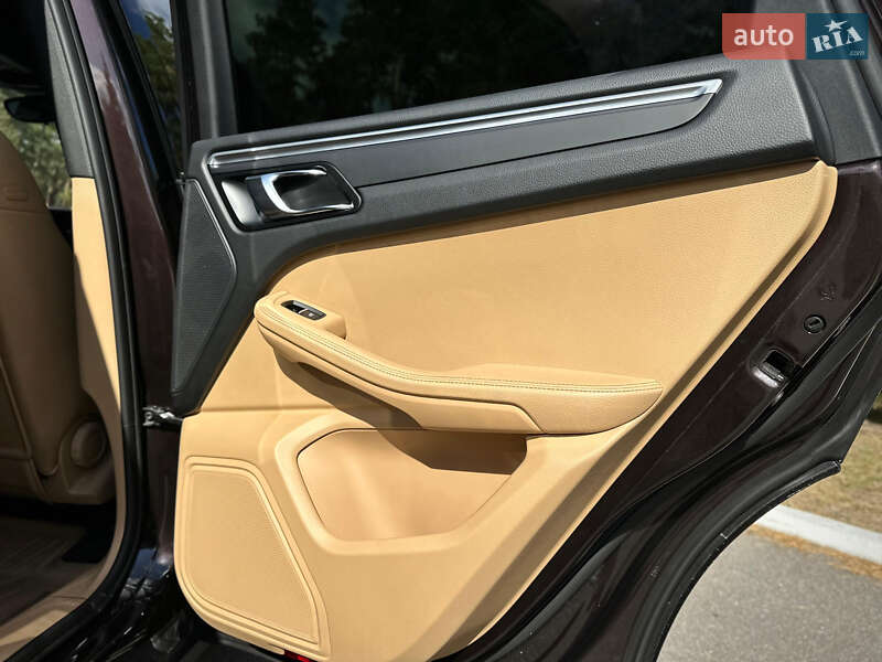 Внедорожник / Кроссовер Porsche Macan 2017 в Киеве