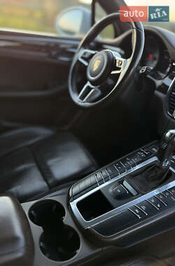 Внедорожник / Кроссовер Porsche Macan 2015 в 