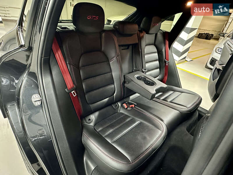 Внедорожник / Кроссовер Porsche Macan 2016 в Киеве