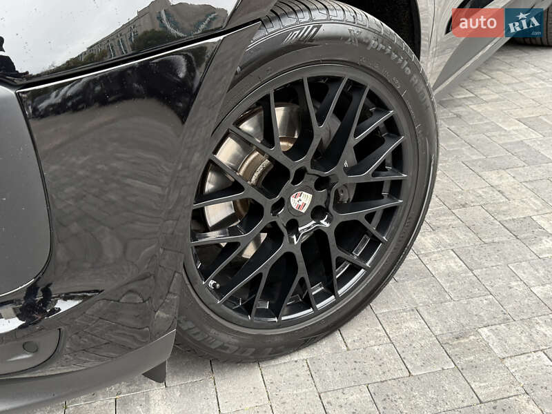 Внедорожник / Кроссовер Porsche Macan 2020 в Киеве