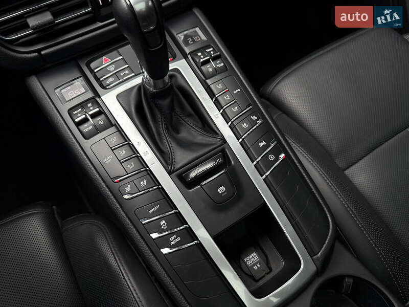 Внедорожник / Кроссовер Porsche Macan 2020 в Киеве