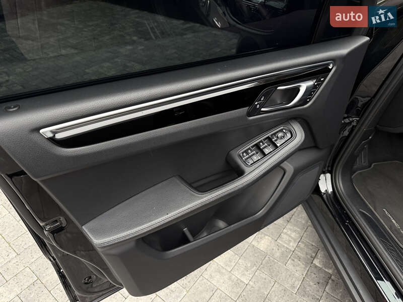 Внедорожник / Кроссовер Porsche Macan 2020 в Киеве