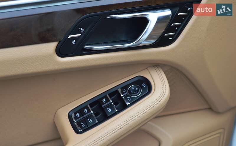Внедорожник / Кроссовер Porsche Macan 2015 в Одессе