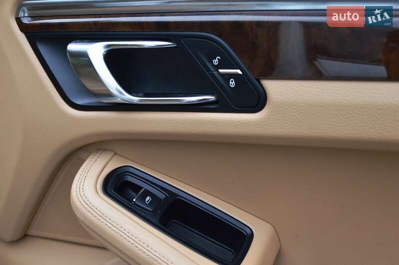 Внедорожник / Кроссовер Porsche Macan 2015 в Одессе