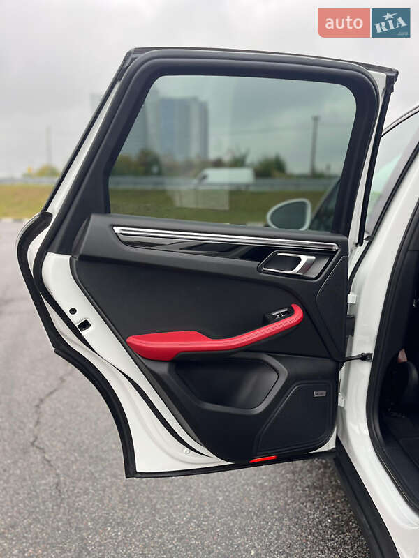 Внедорожник / Кроссовер Porsche Macan 2020 в Киеве